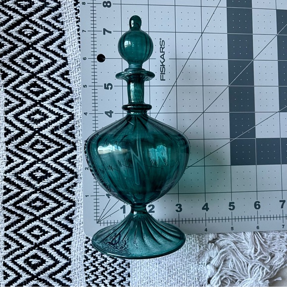 Fragrance Decanter Decorative Bottle Hand Blown Glass Art 7" Tall with Stopper - Picture 11 of 11